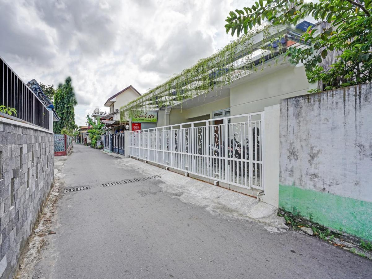 Oyo 90804 Oma Uti Homestay Syariah Yogyakarta Exterior foto