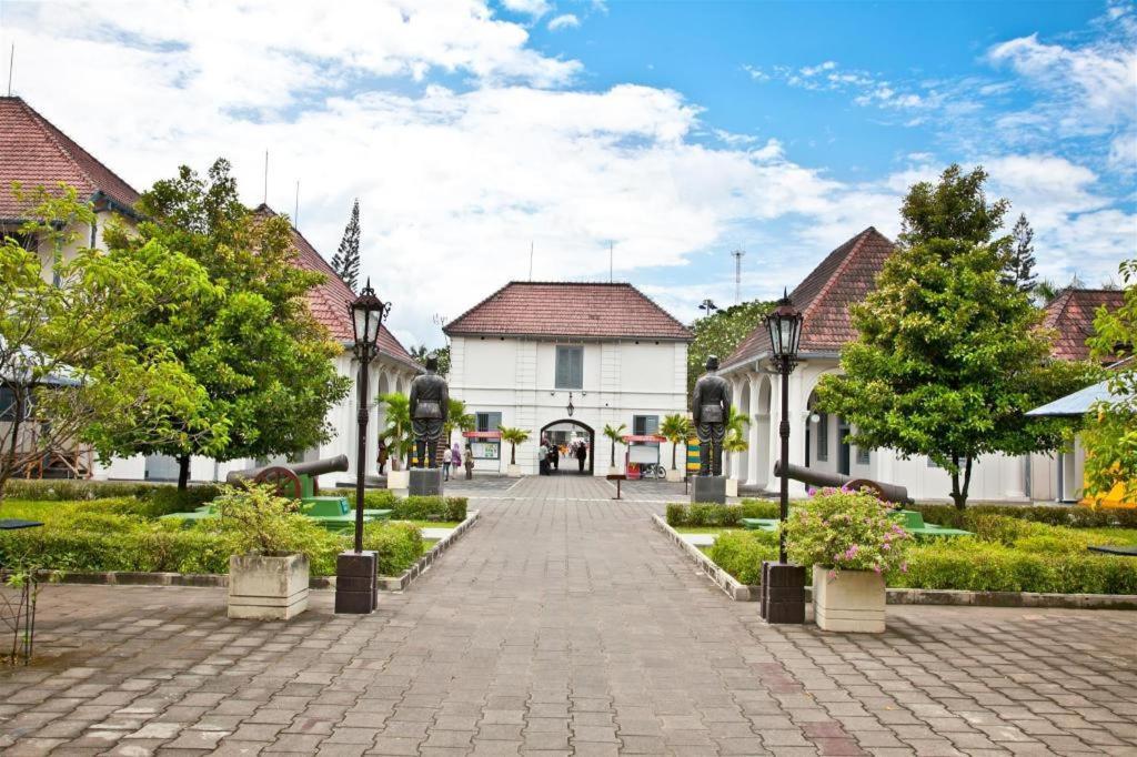 Oyo 90804 Oma Uti Homestay Syariah Yogyakarta Exterior foto